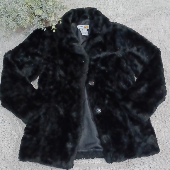 le chateau Jackets & Blazers - Le Chateau Faux Fur Coat - Size small